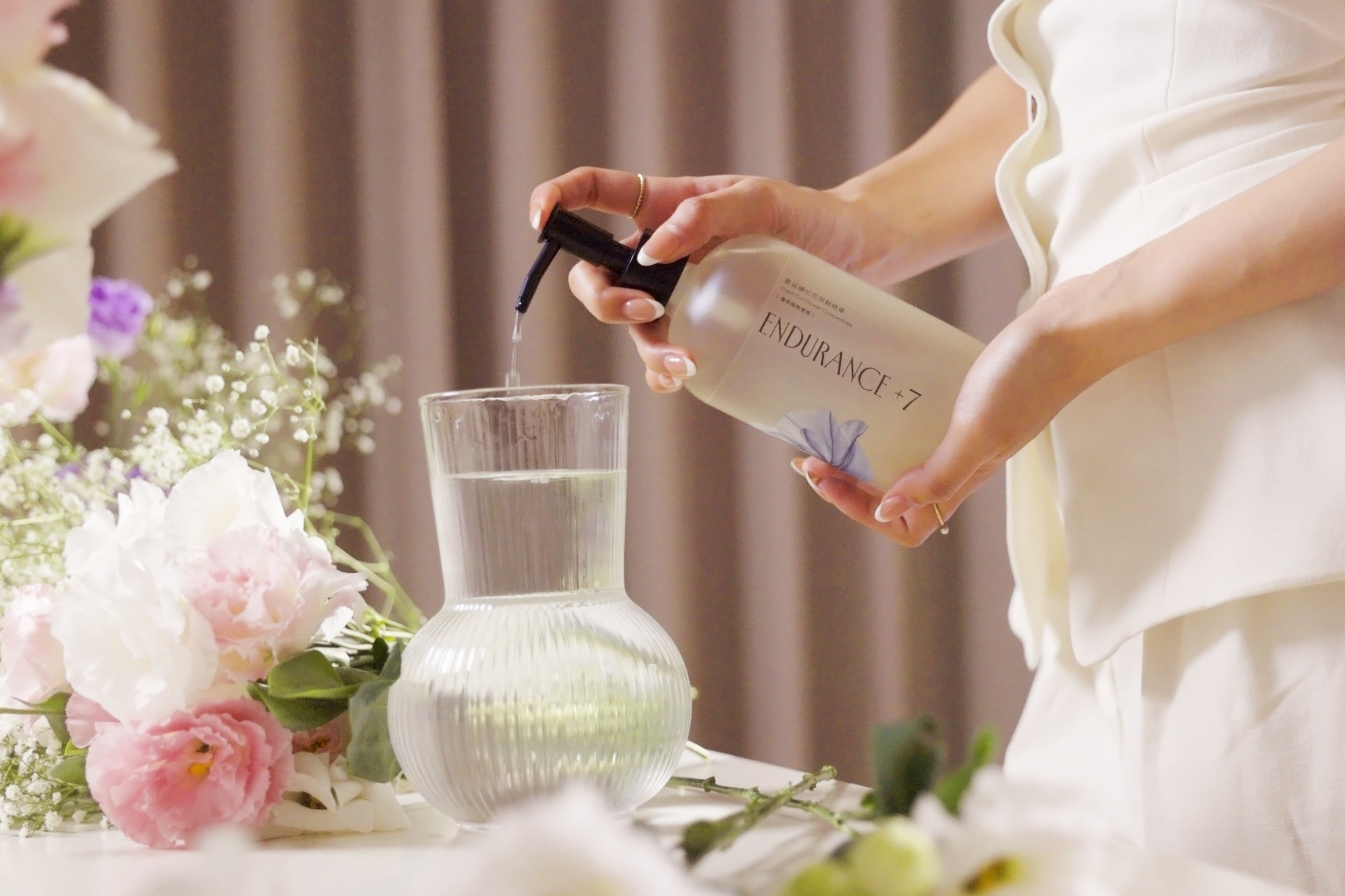 新手插花全攻略｜深水醒花、修剪、消毒、水質與保鮮一次學會